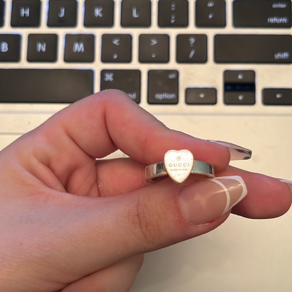 Gucci heart ring 15, 7 1/4 woman’s ring small scratched - Picture 4 of 4